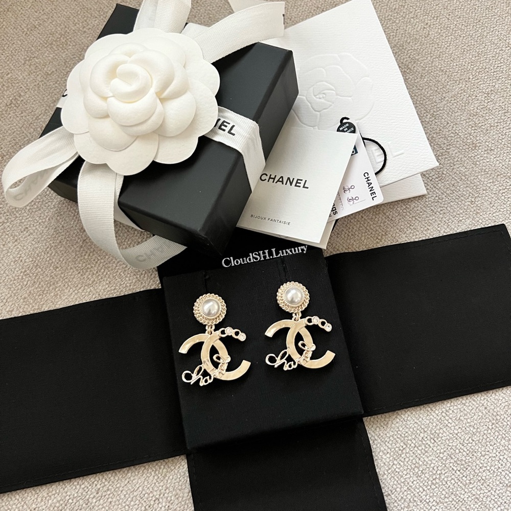 Auth BN Chanel Large CC logo Dangle earrings - Gold Metal hdw w/ Pearl & Crystal - Picture 5 of 6